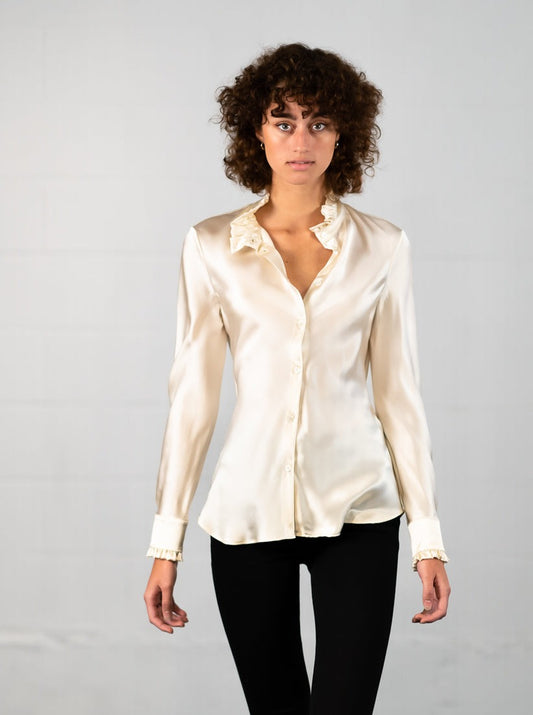 Marabilis shirt in silk with ruffle collar worn by model.